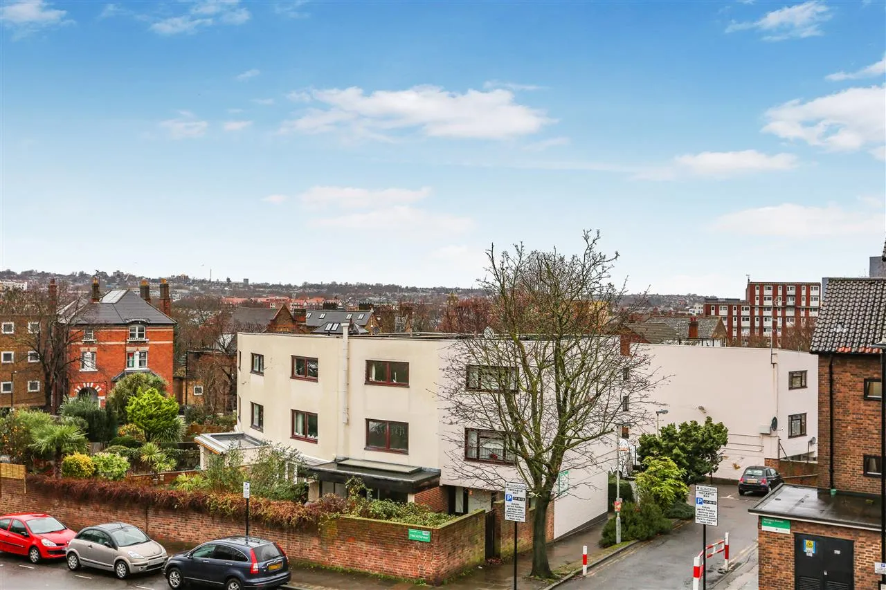 Dalmeny Avenue, London, photo 10