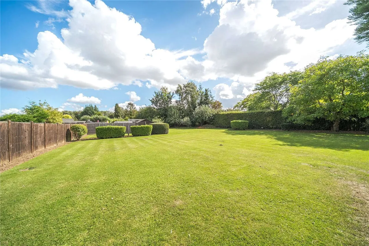 Pinchbeck Road, Spalding, Lincolnshire, PE11 1QN, photo 2