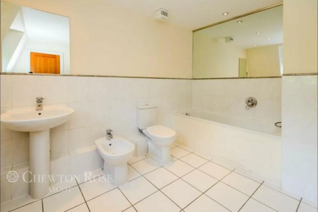 BURLEIGH Road, Ascot, photo 7