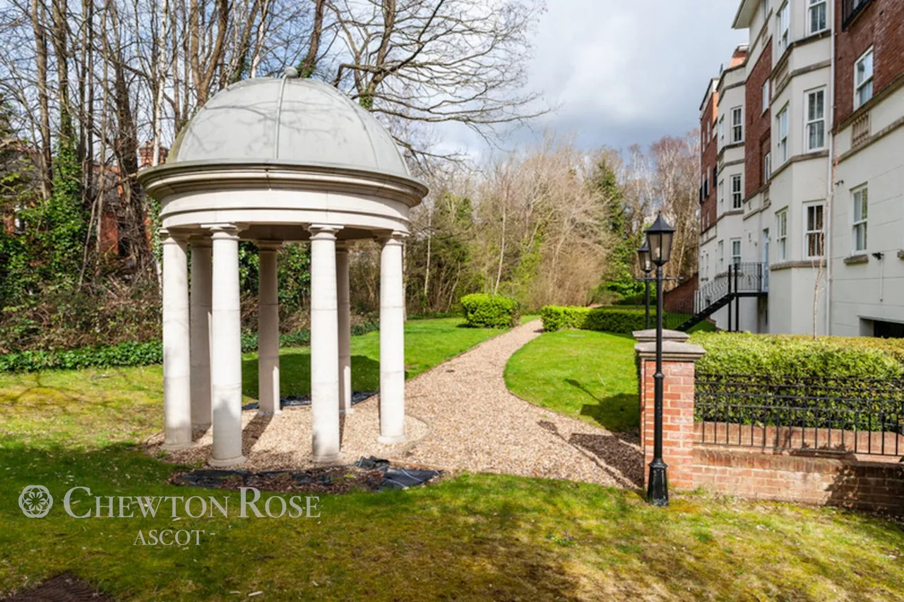 BURLEIGH Road, Ascot, photo 11
