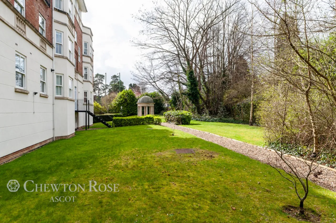 BURLEIGH Road, Ascot, photo 10