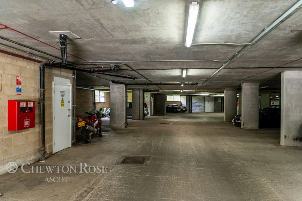 BURLEIGH Road, Ascot, photo 9