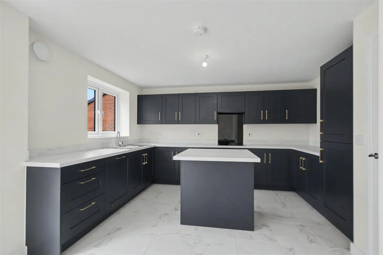 Coventry Lane, Bramcote, NG9, photo 4