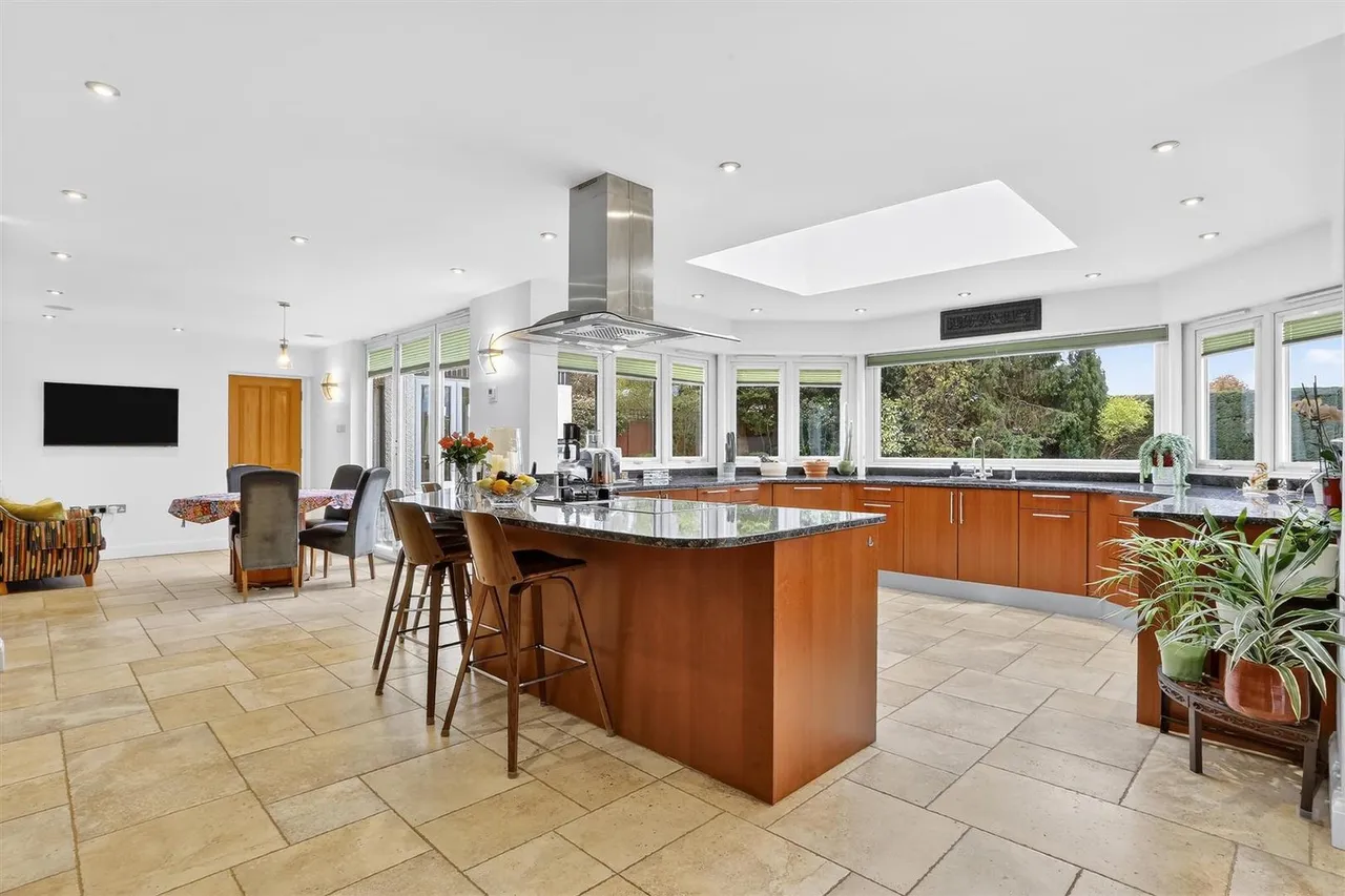 The Avenue, South Cheam, SM2, photo 13
