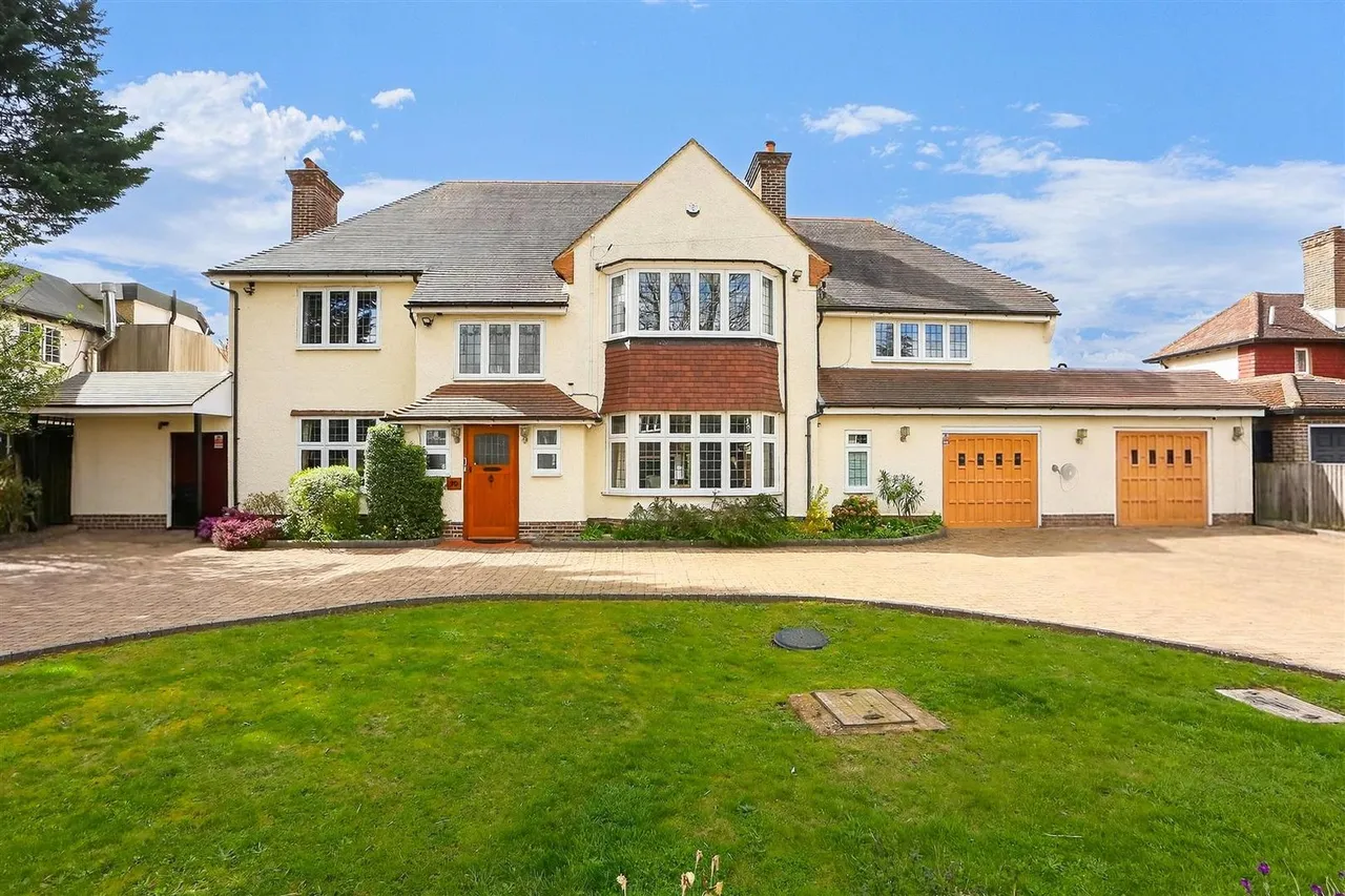 5 bed house for sale, The Avenue, South Cheam, SM2