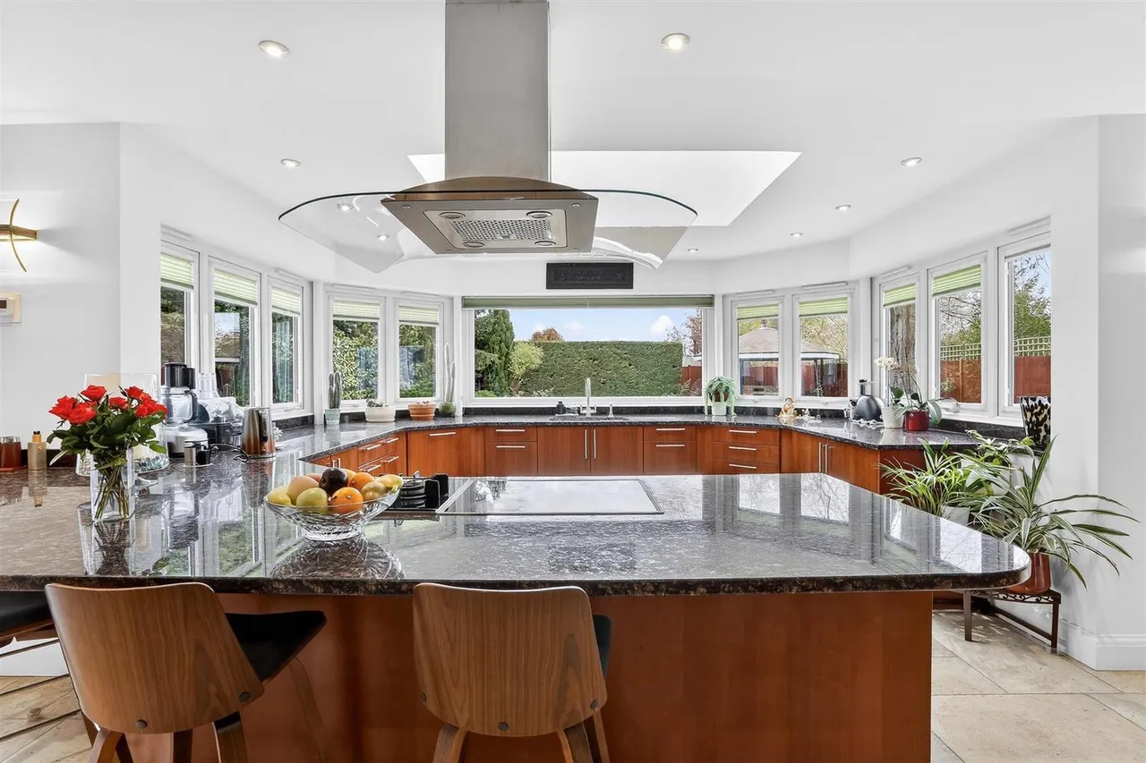 The Avenue, South Cheam, SM2, photo 11