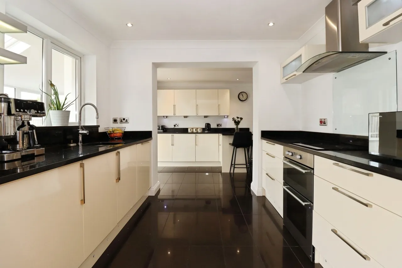 Ellicks Close, Bradley Stoke, Bristol, Gloucestershire, BS32, photo 6