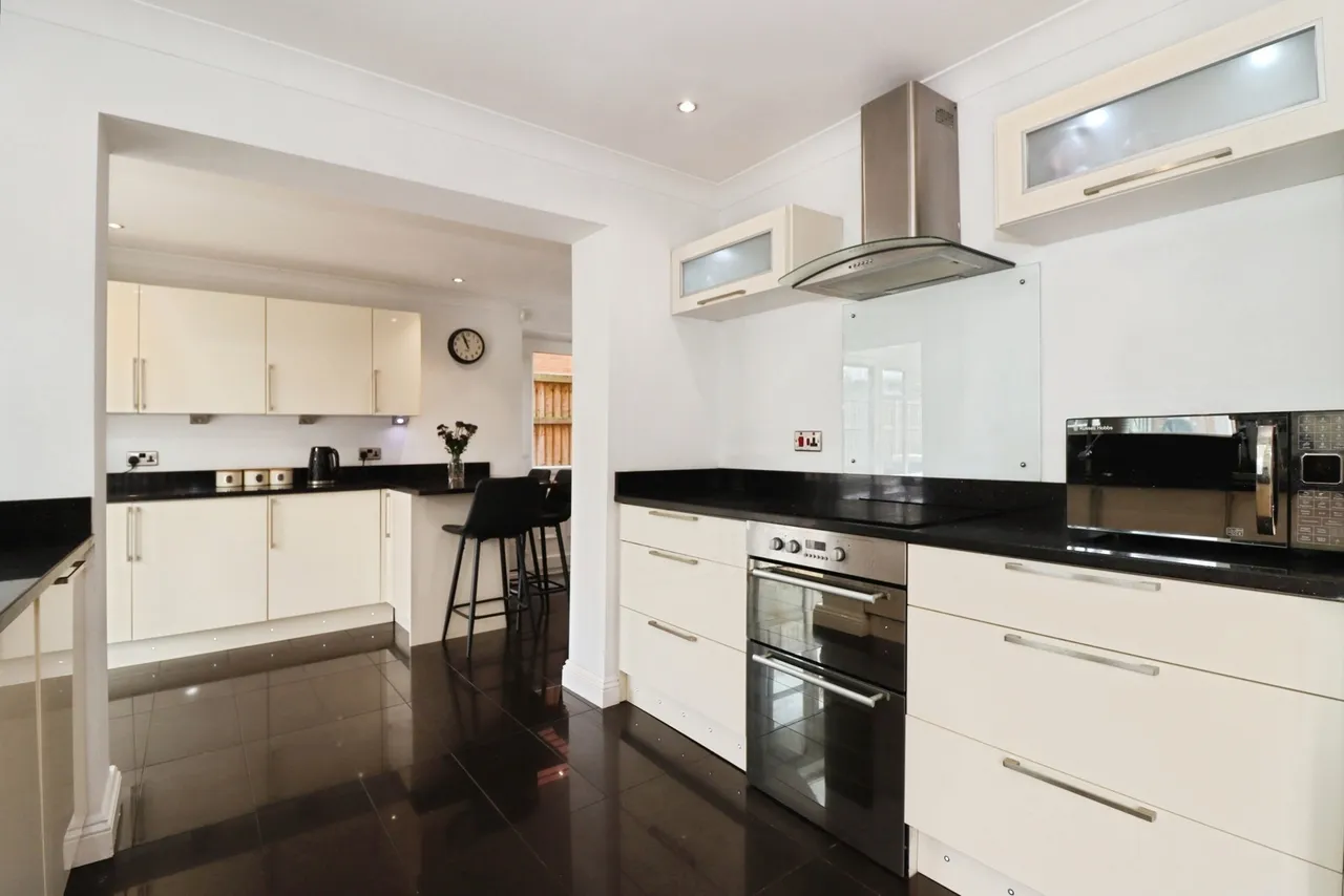 Ellicks Close, Bradley Stoke, Bristol, Gloucestershire, BS32, photo 2