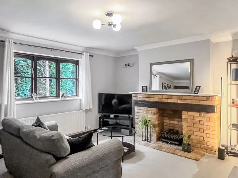 Bassetsbury Lane, High Wycombe HP11 1SF, photo 2