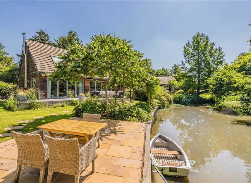 3 bed property for sale, Wey Meadows, Weybridge, KT13