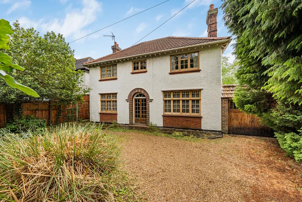 4 bed house for sale — Church Road, Uxbridge