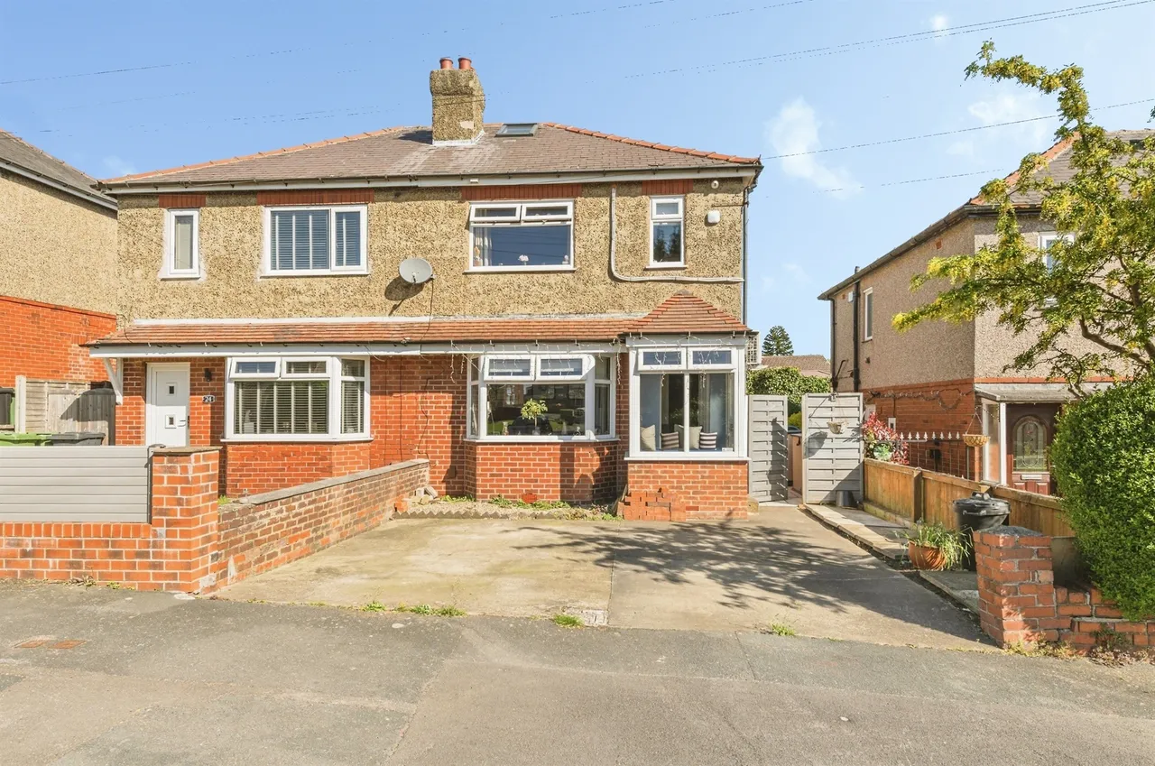 4 bed house for sale — North Cross Road, Huddersfield