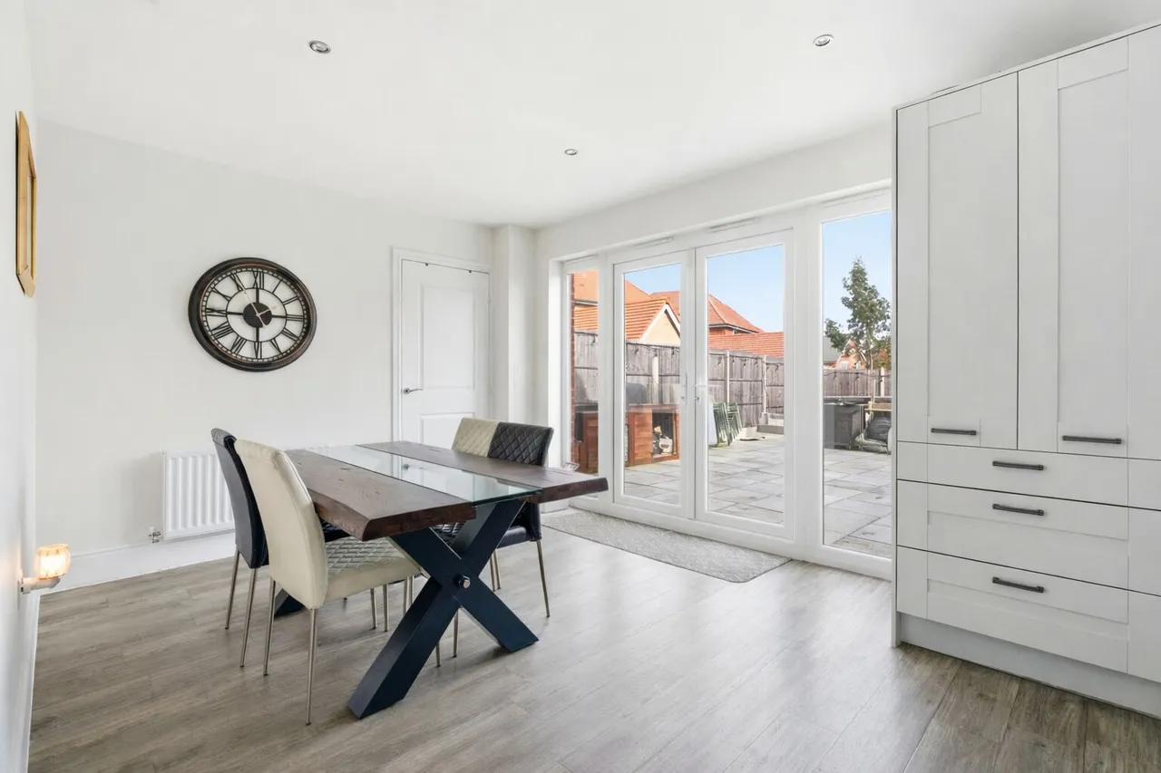 Mallard Crescent, Caddington, LU1, photo 5