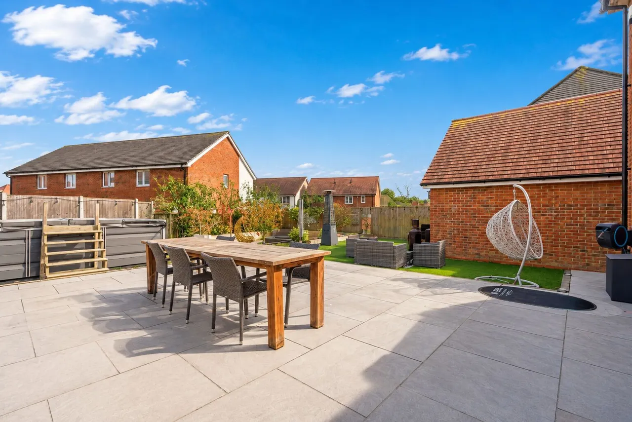 Mallard Crescent, Caddington, LU1, photo 19