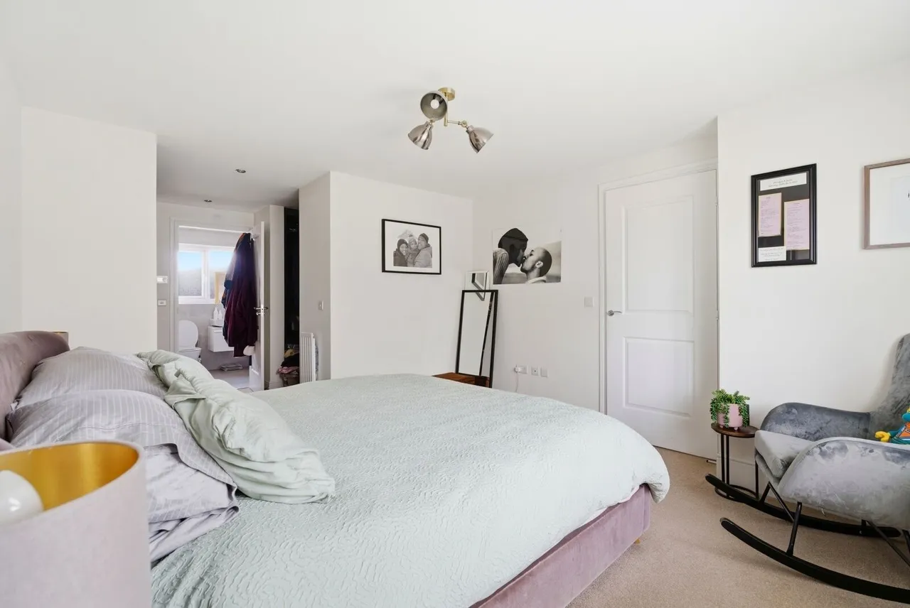 Mallard Crescent, Caddington, LU1, photo 8