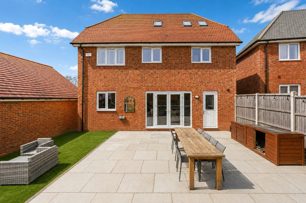 Mallard Crescent, Caddington, LU1, photo 18