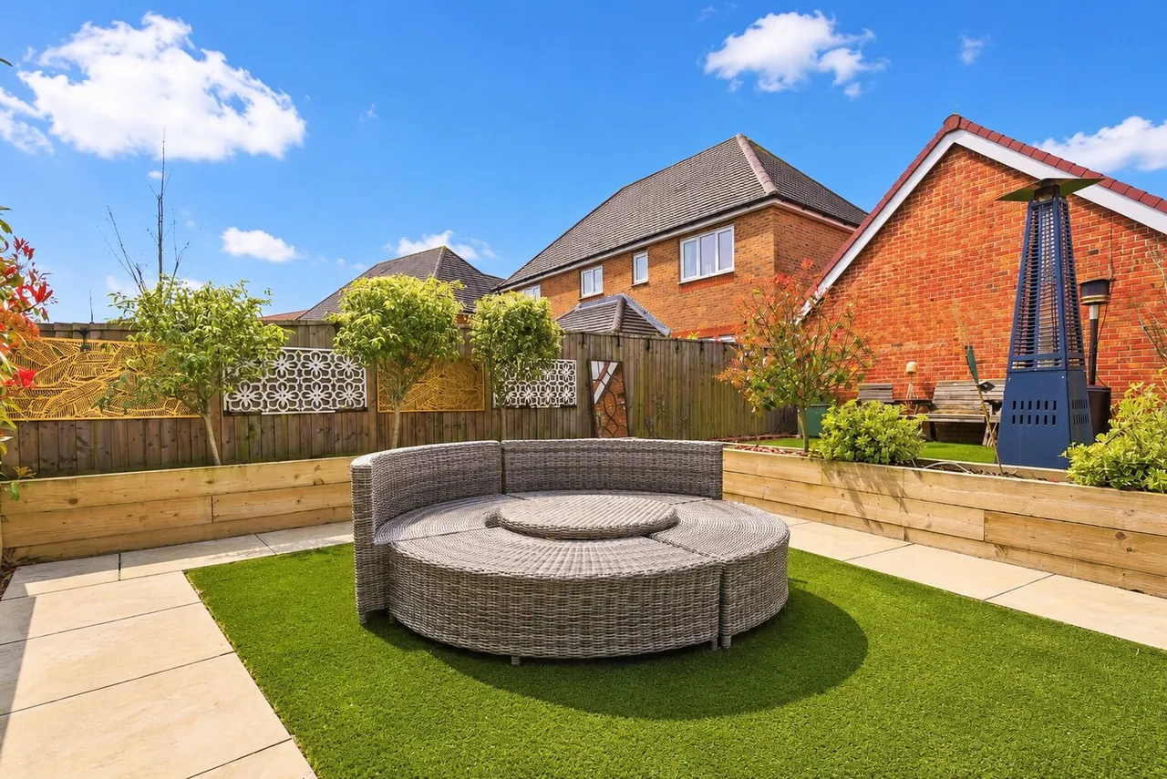 Mallard Crescent, Caddington, LU1, photo 17