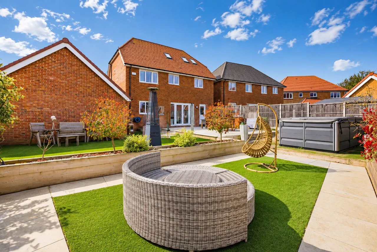 Mallard Crescent, Caddington, LU1, photo 3