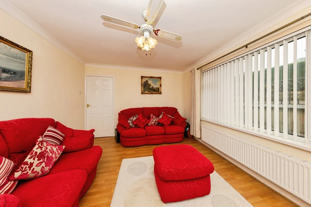 Bron Y Glyn Estate, Bronwydd Arms, SA33, photo 6