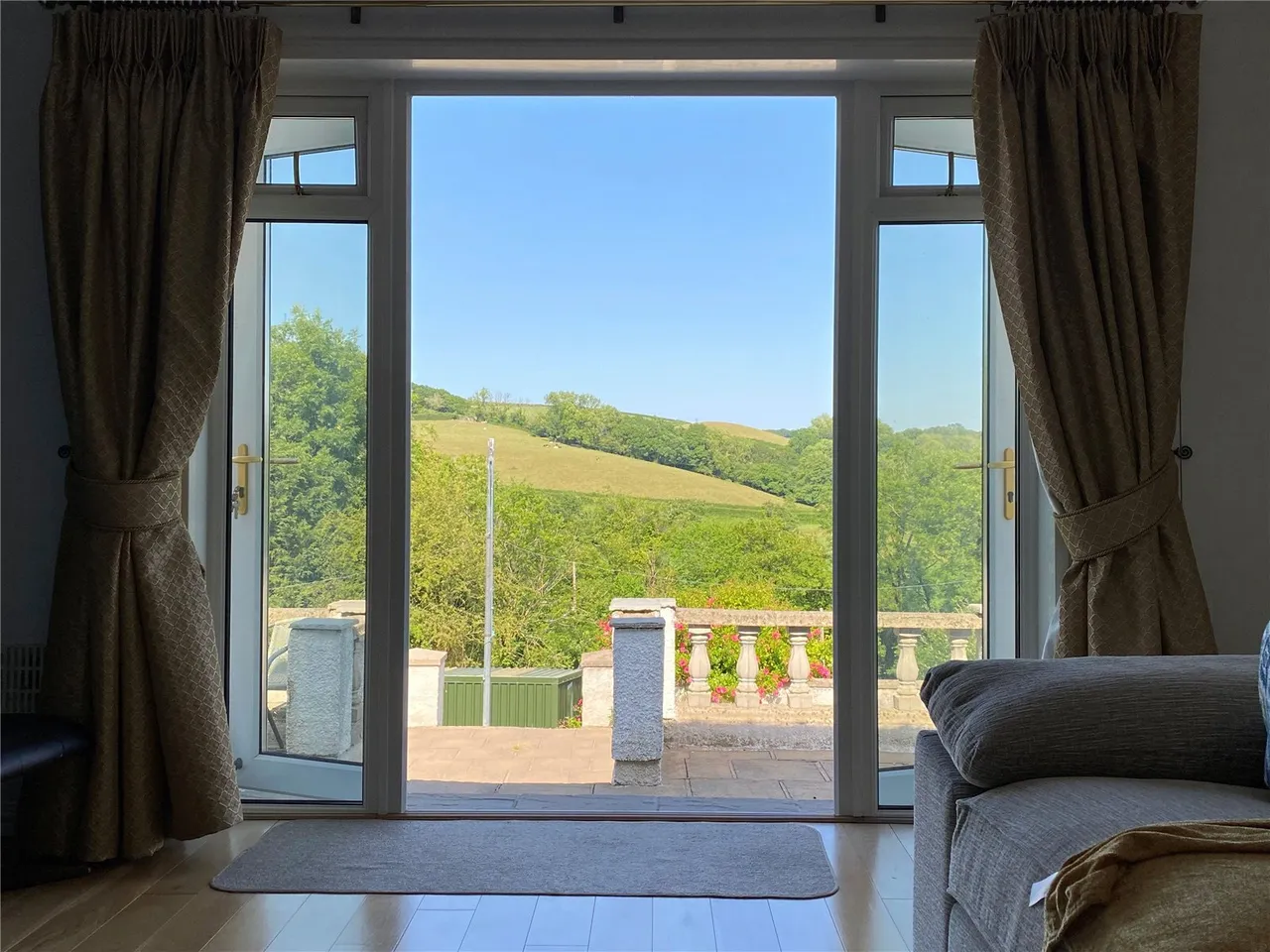 Bron Y Glyn Estate, Bronwydd Arms, SA33, photo 8