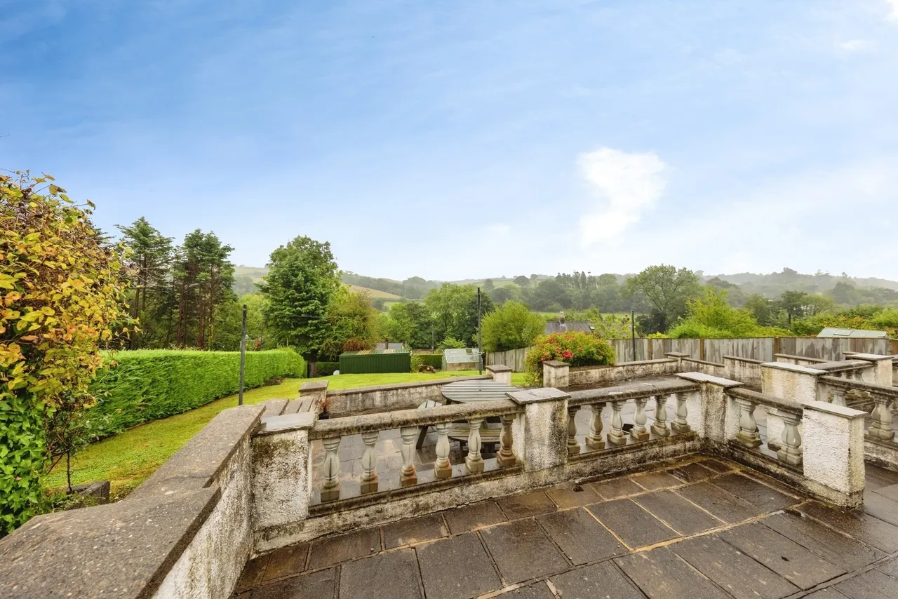 Bron Y Glyn Estate, Bronwydd Arms, SA33, photo 2