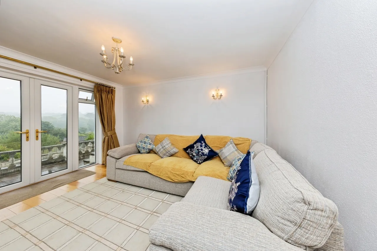 Bron Y Glyn Estate, Bronwydd Arms, SA33, photo 9