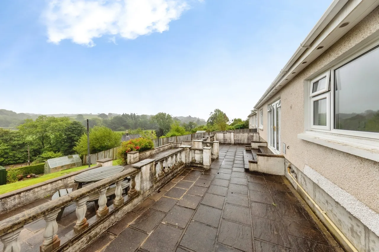 Bron Y Glyn Estate, Bronwydd Arms, SA33, photo 18