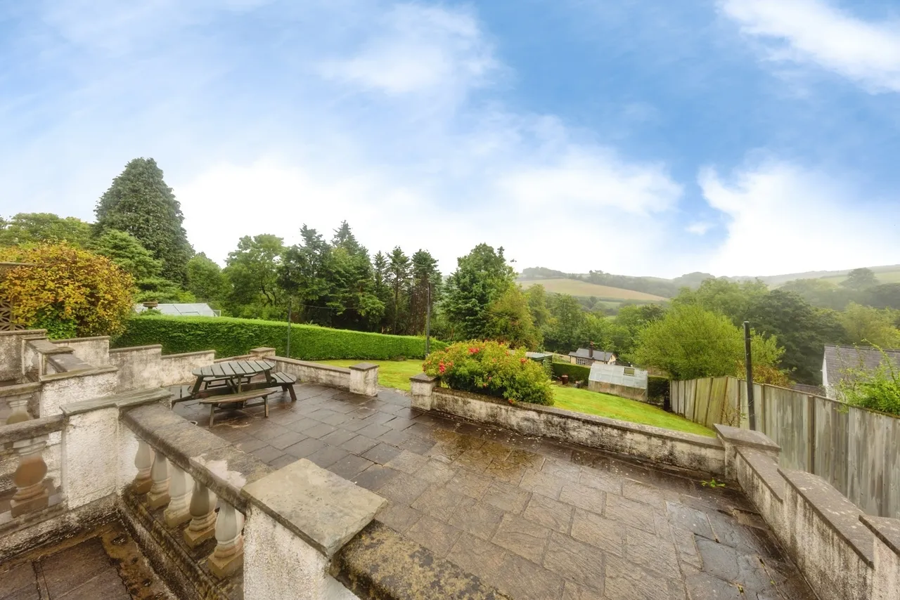 Bron Y Glyn Estate, Bronwydd Arms, SA33, photo 19