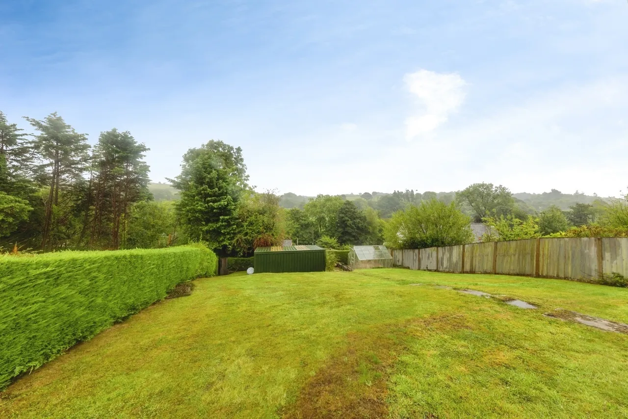 Bron Y Glyn Estate, Bronwydd Arms, SA33, photo 20