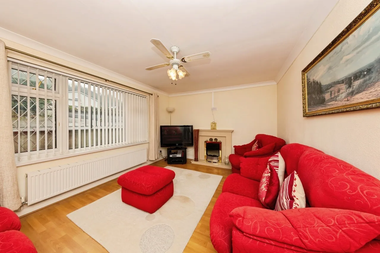 Bron Y Glyn Estate, Bronwydd Arms, SA33, photo 5
