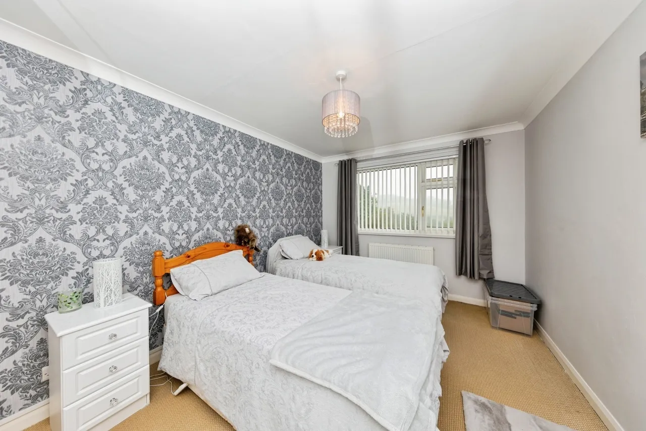 Bron Y Glyn Estate, Bronwydd Arms, SA33, photo 12