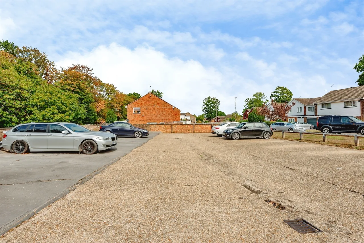 Hyde Heath Court, Crawley, RH10, photo 12