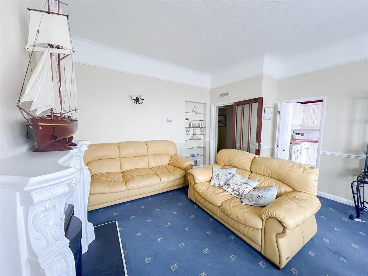 West Parade, Bexhill, TN39 3HR, photo 2
