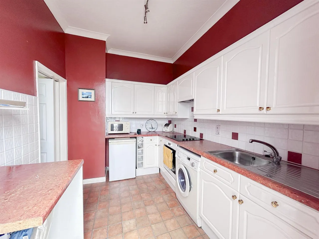 West Parade, Bexhill, TN39 3HR, photo 7