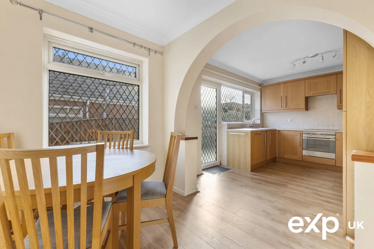 Bretton Road, Ravenshead, photo 11