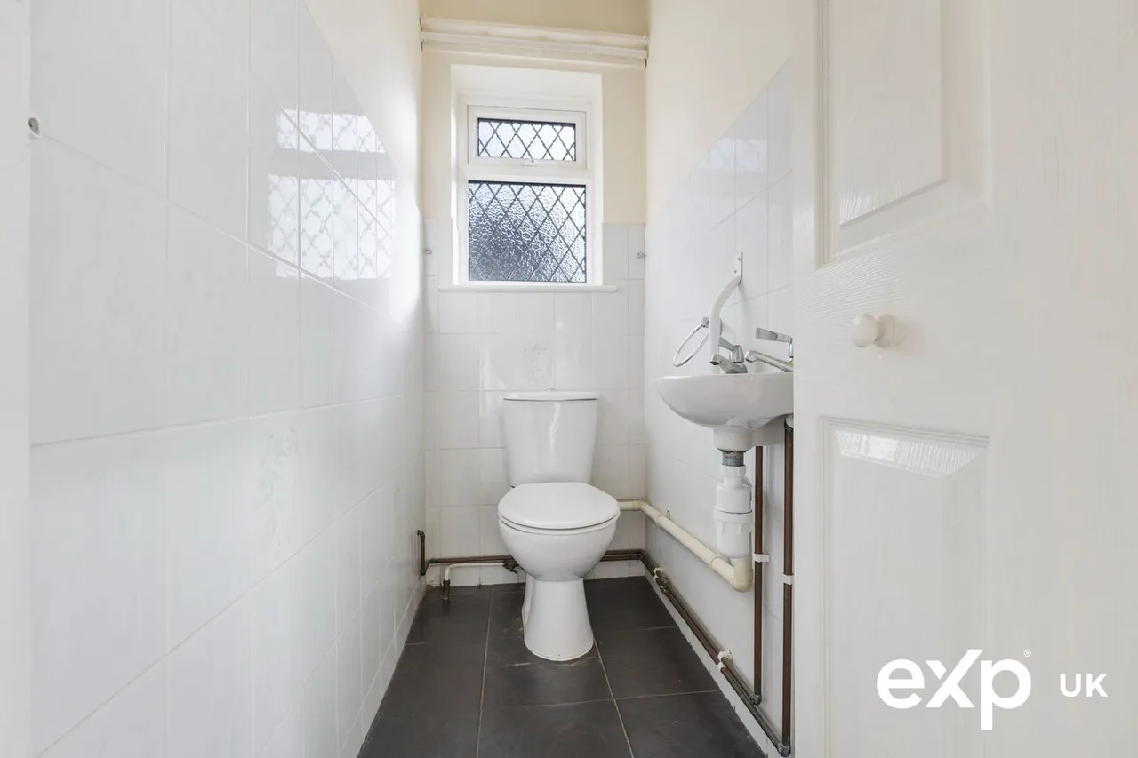 Bretton Road, Ravenshead, photo 6