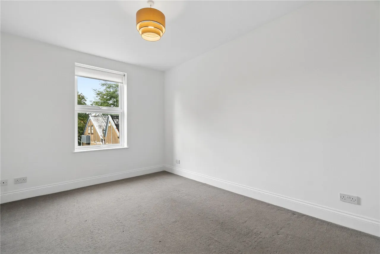 Hawks Road, Kingston upon Thames, KT1, photo 3