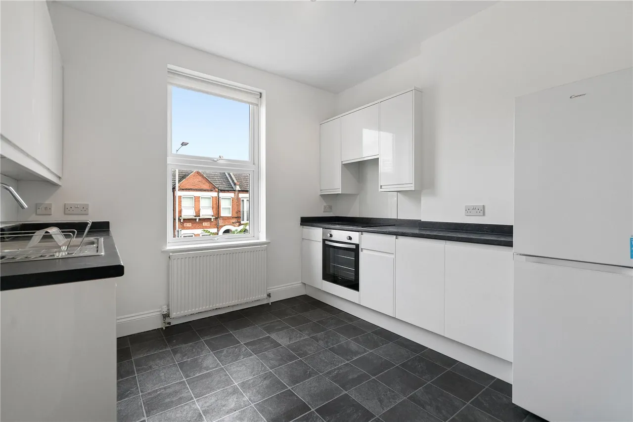 Hawks Road, Kingston upon Thames, KT1, photo 2