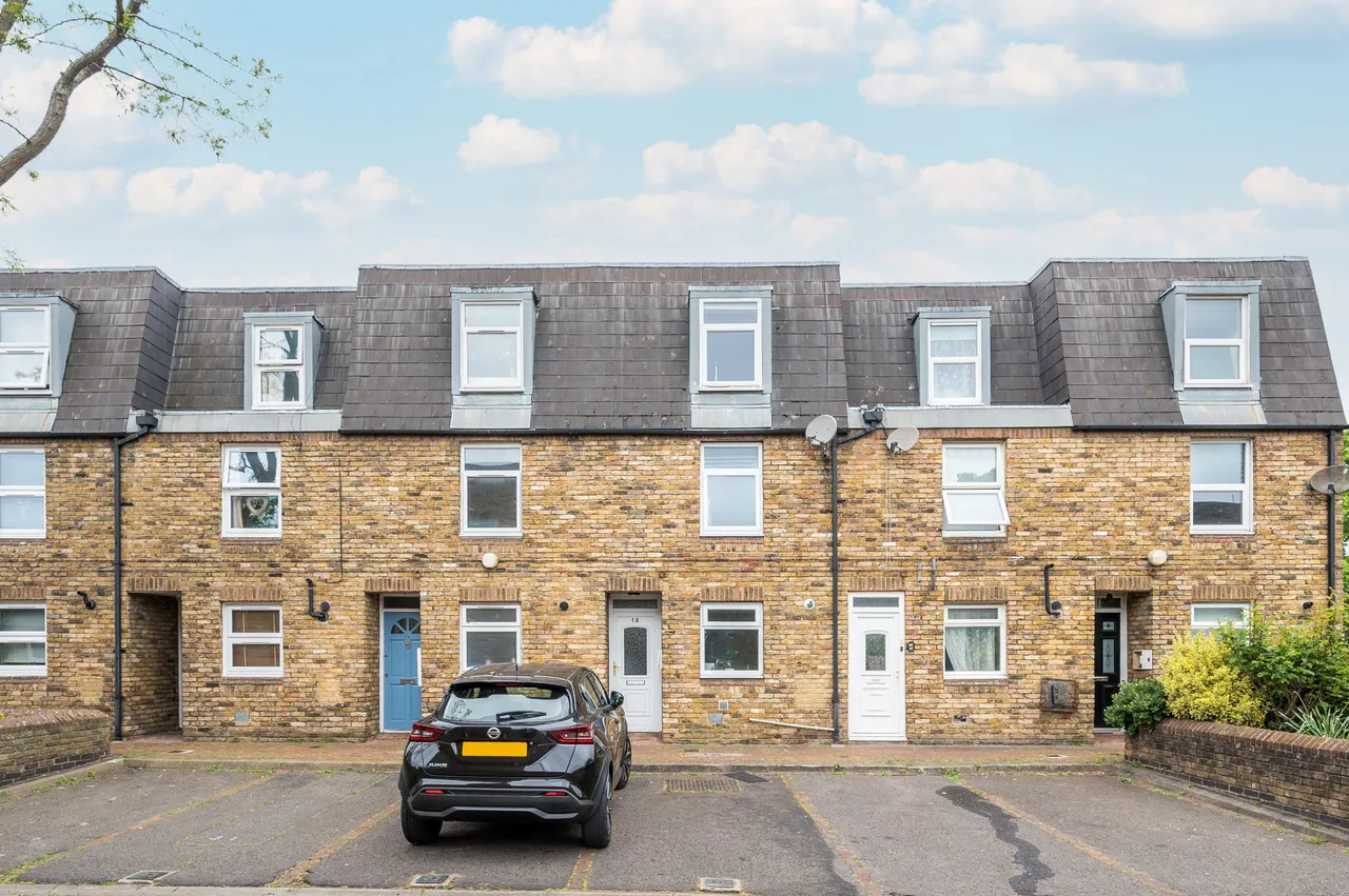 18 Kenchester Close, London, photo 10