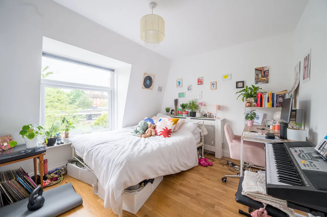 18 Kenchester Close, London, photo 7