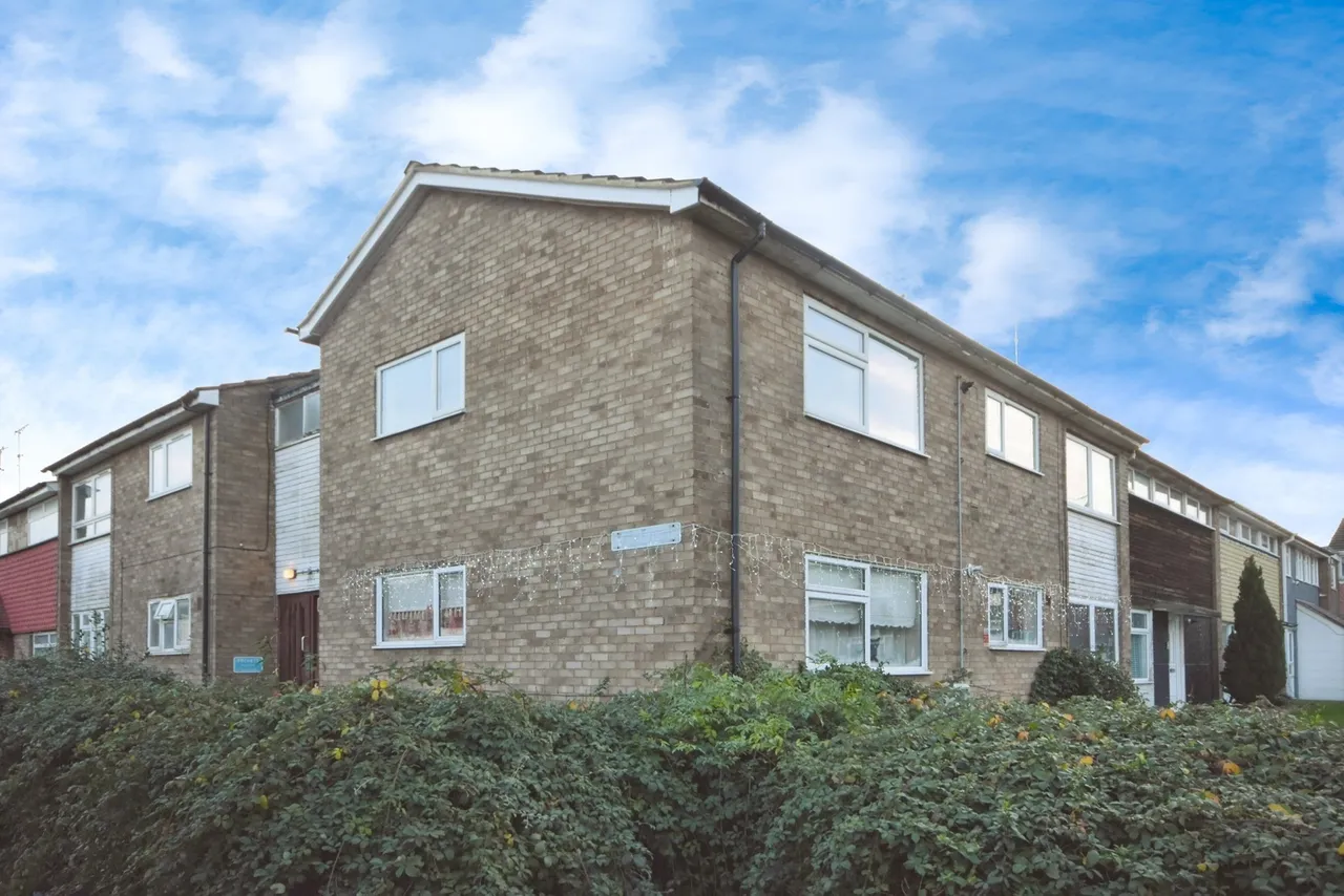 2 bed flat for sale — Mynchens, Basildon, Essex, SS15