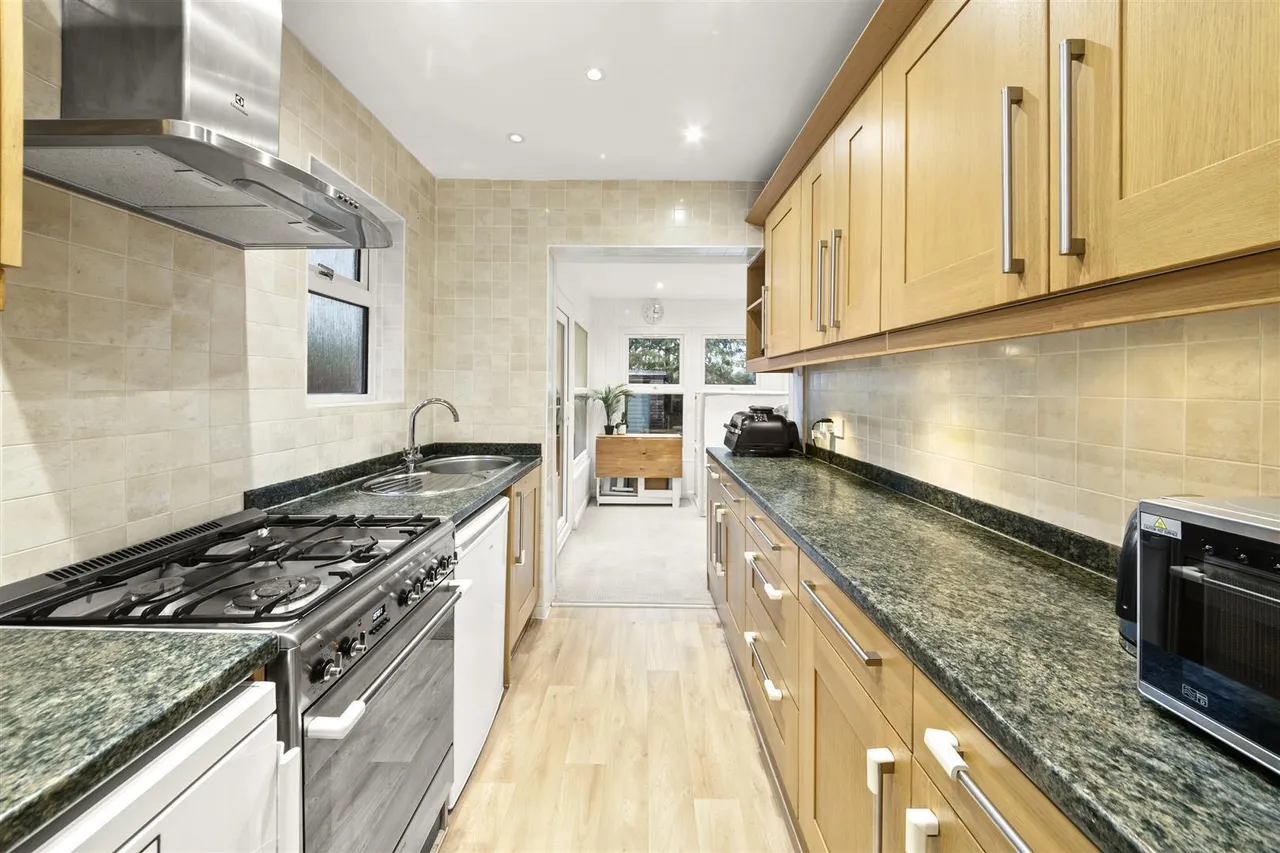 Harvey Road, Uxbridge, photo 16