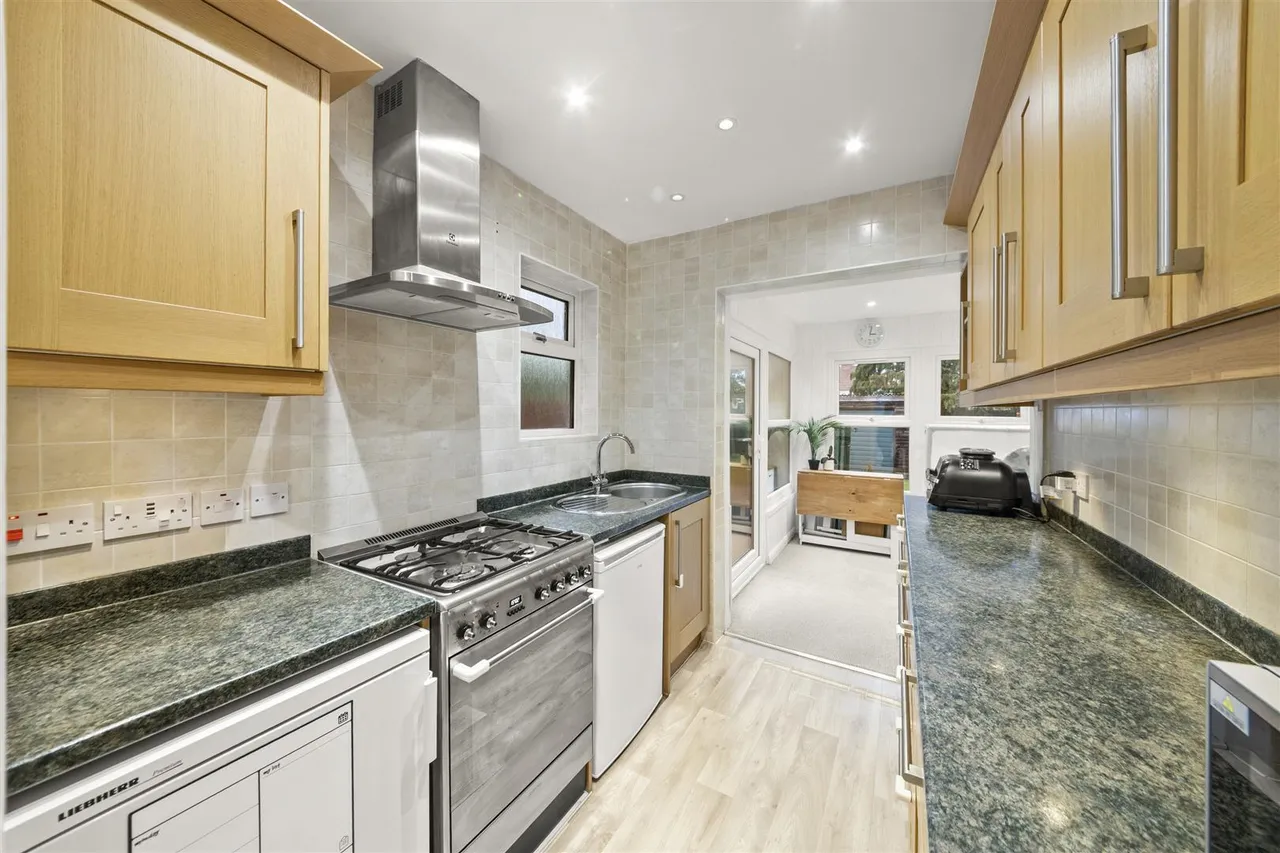 Harvey Road, Uxbridge, photo 3