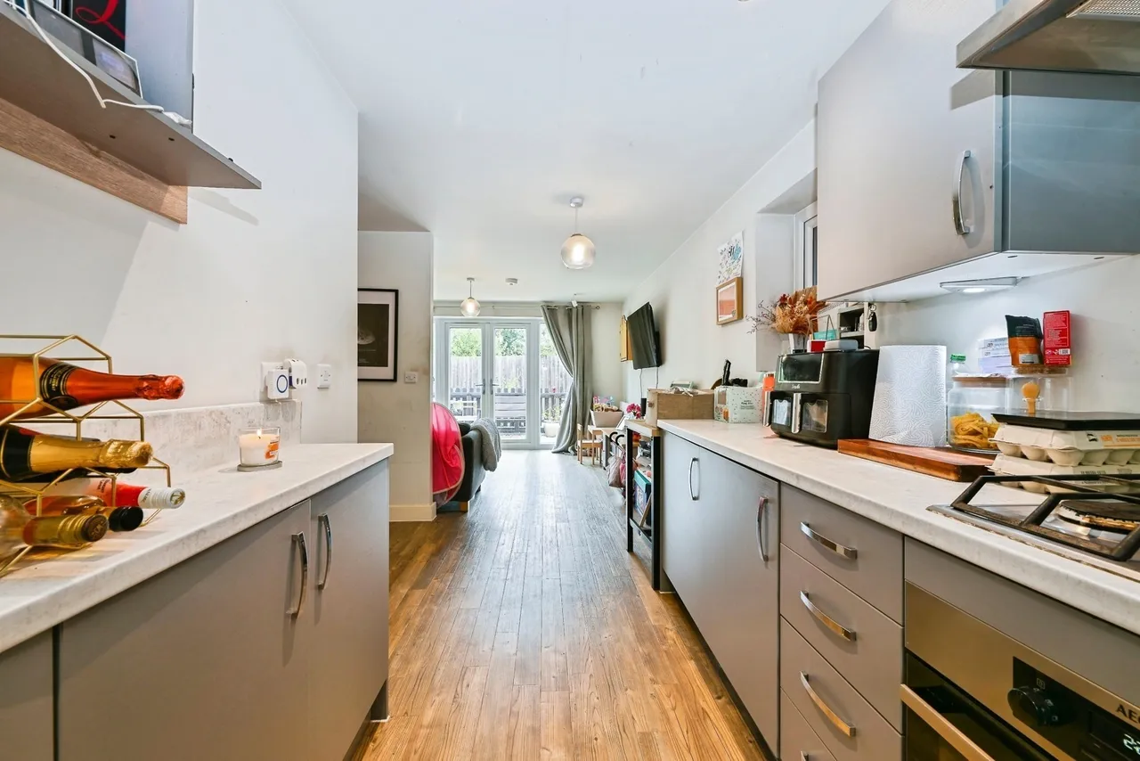 Bestwood Road, NOTTINGHAM, Nottinghamshire, NG6, photo 3