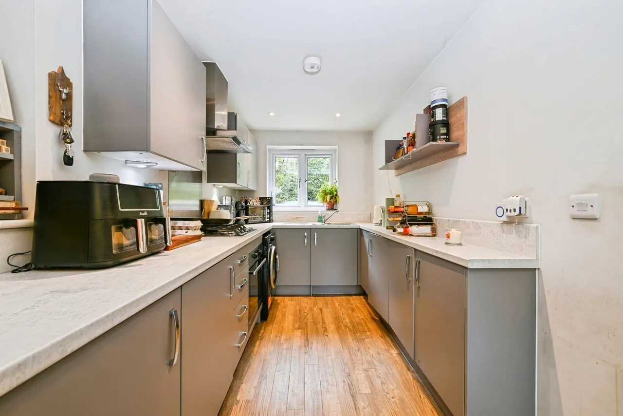 Bestwood Road, NOTTINGHAM, Nottinghamshire, NG6, photo 5