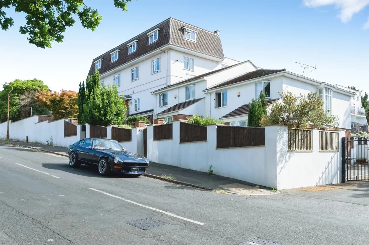 2 bed flat for sale — Feversham Avenue, Bournemouth