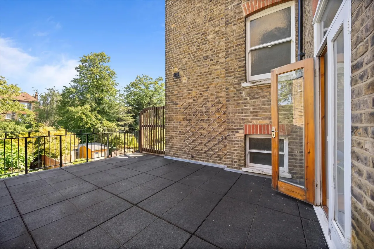 2 bed flat for sale — Greencroft Gardens South Hampstead, London NW6 3PH