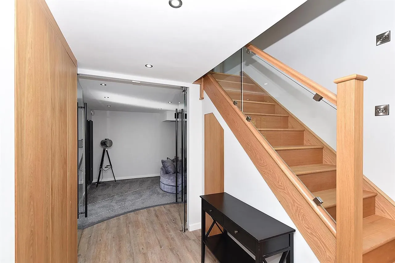 Wilmslow Road, Prestbury, photo 10