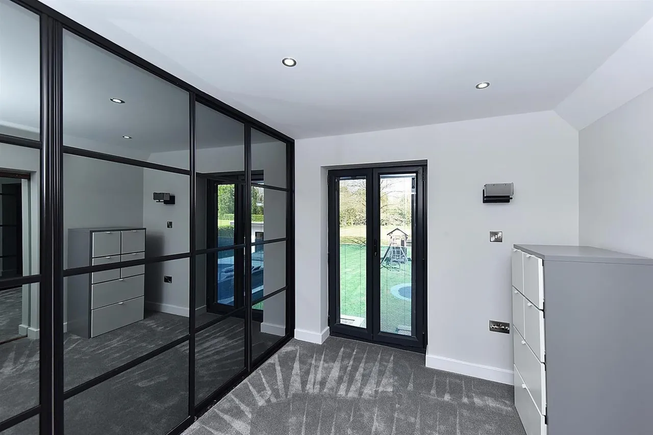Wilmslow Road, Prestbury, photo 18