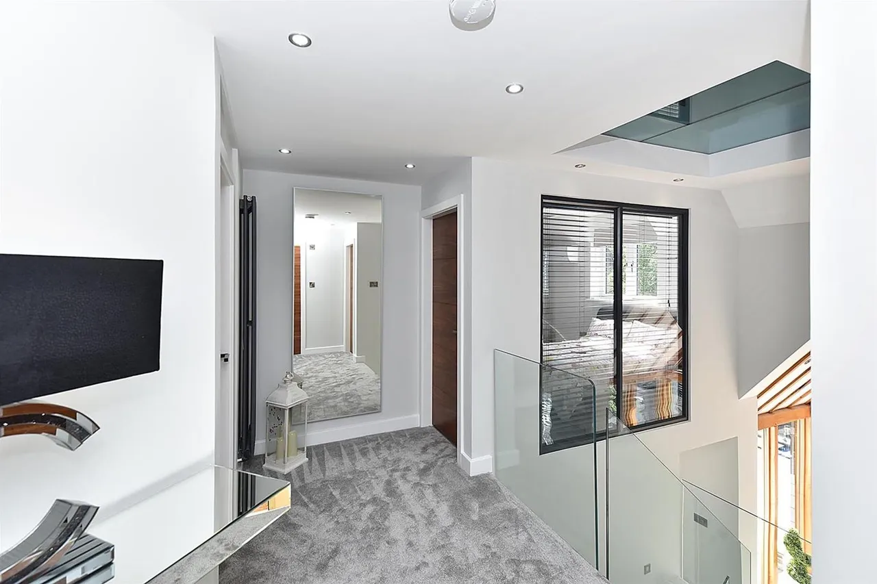 Wilmslow Road, Prestbury, photo 13